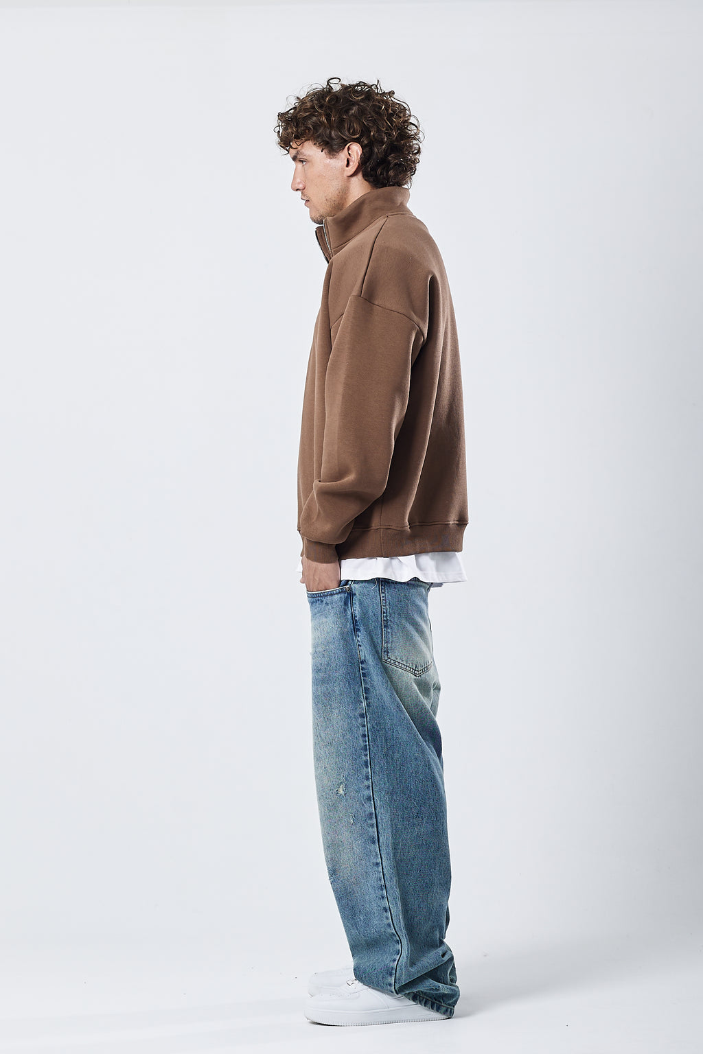 Half-zip sweatshirt coffee brown