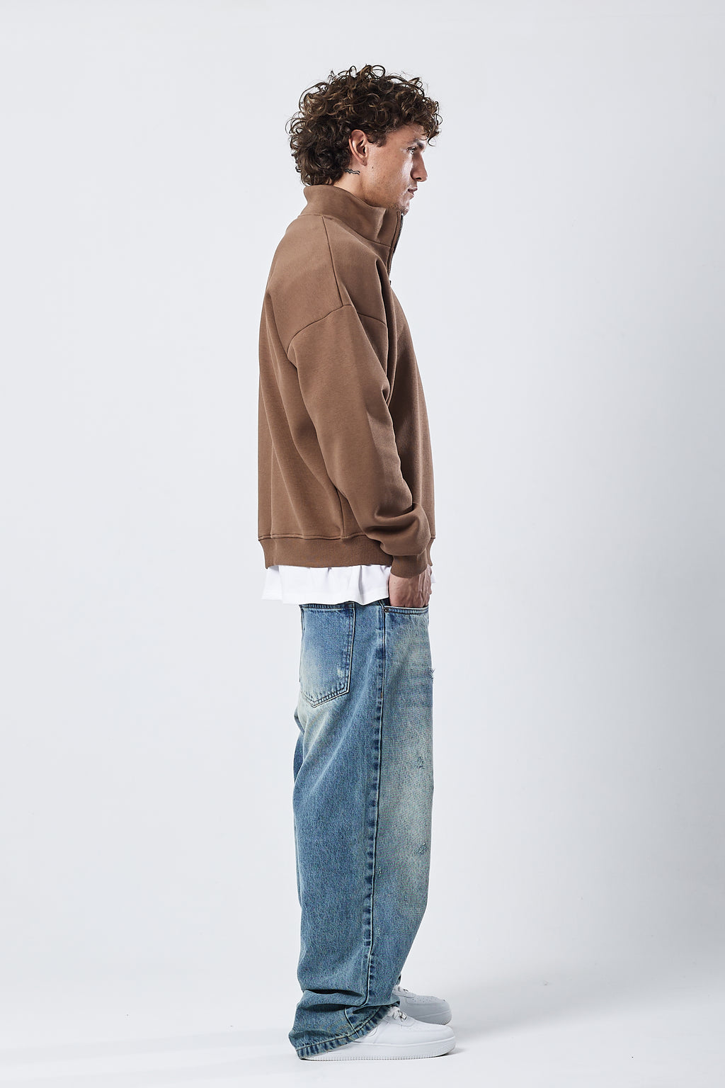 Half-zip sweatshirt coffee brown